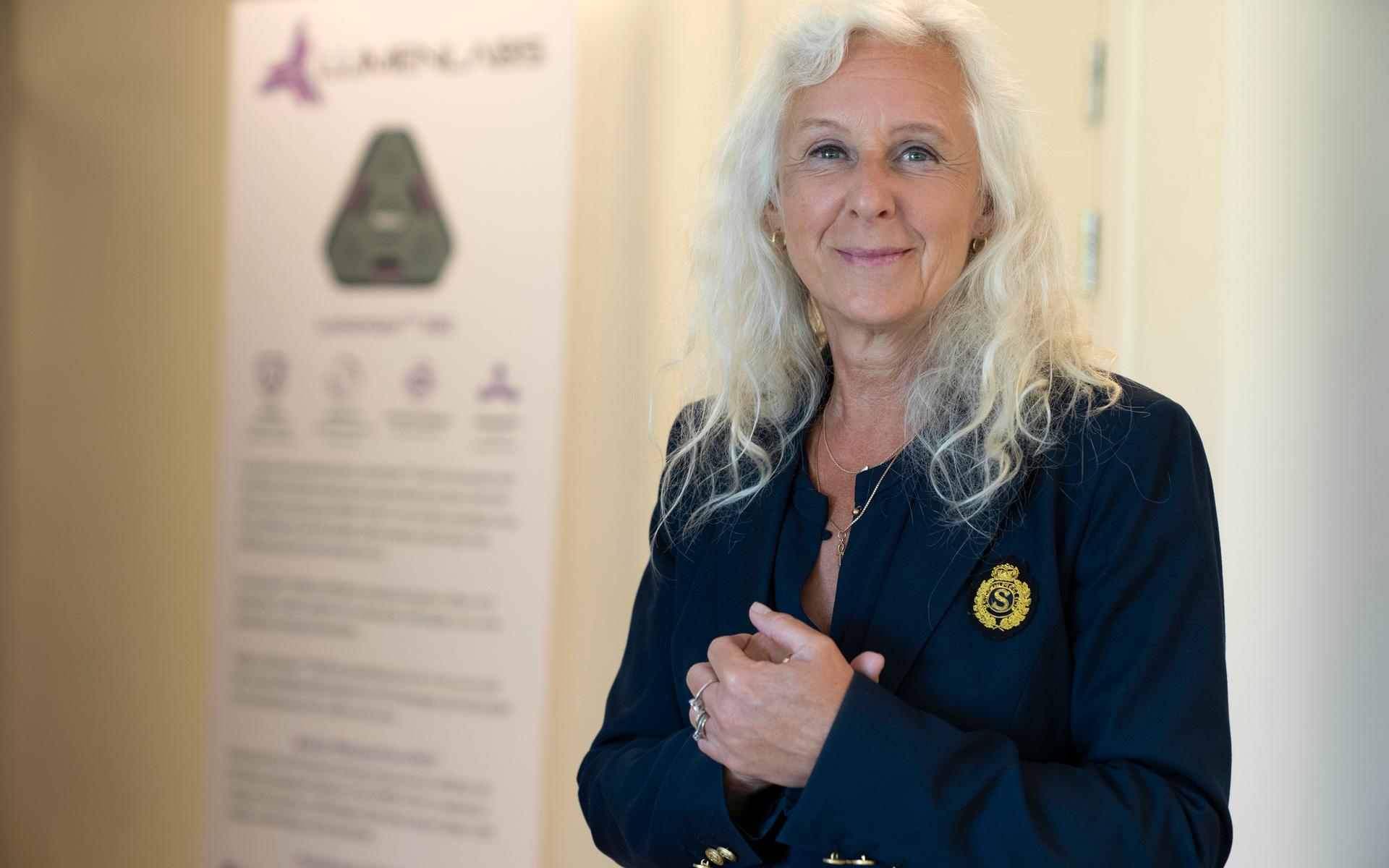 Eva Klang Vänerklint, förvaltningschef på vård- och omsorgsförvaltningen i Mölndals stad, är nöjd med satsningen på särskilda uv-lampor på Fallströmmens korttidsenhet i Mölndal.