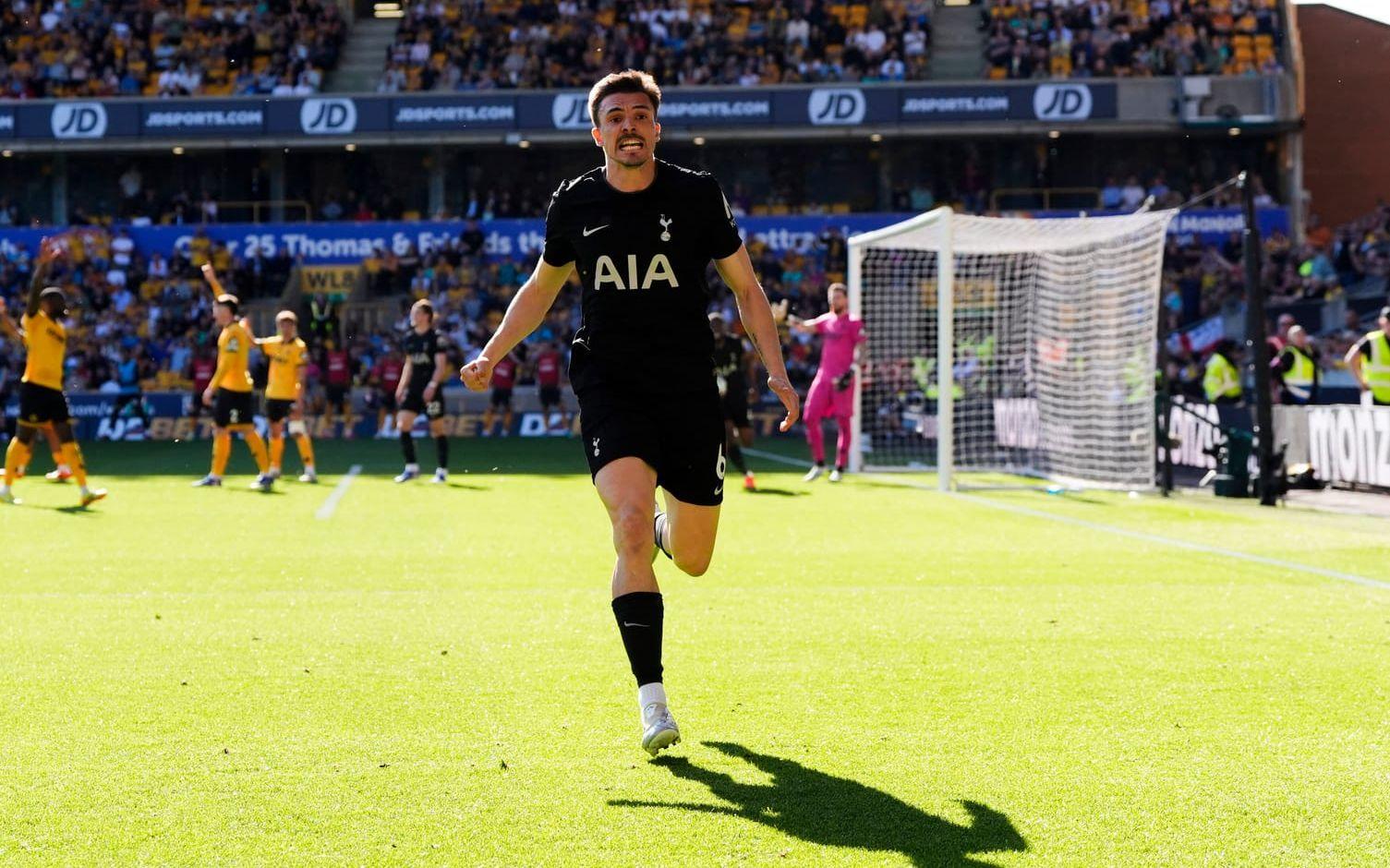 Tottenhams João Palhinha jublar efter sitt segermål borta mot Wolverhampton.