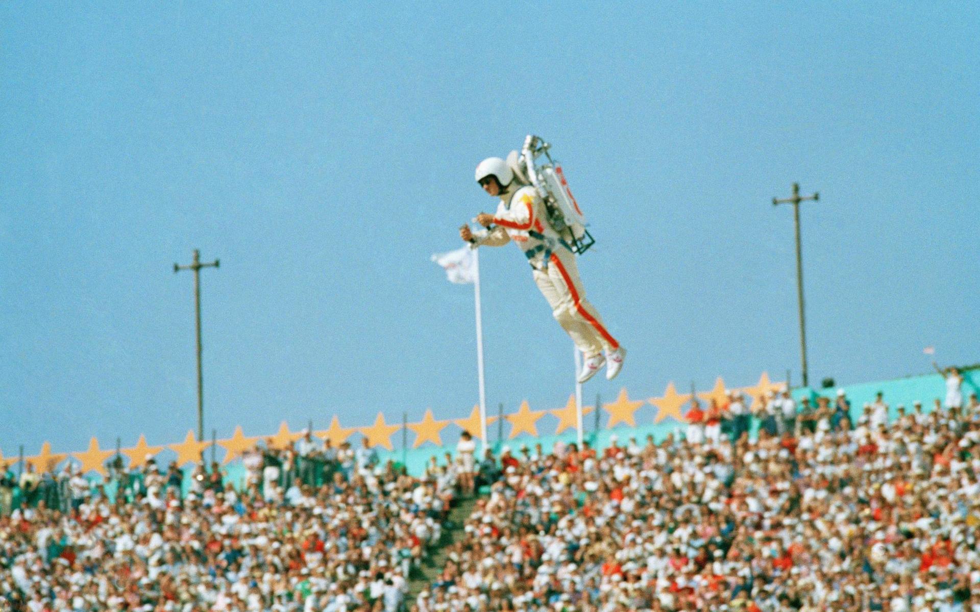 Vid invigningen av OS 1984 flög Bill Suiter &quot;Rocket Man&quot; med en jetpack.