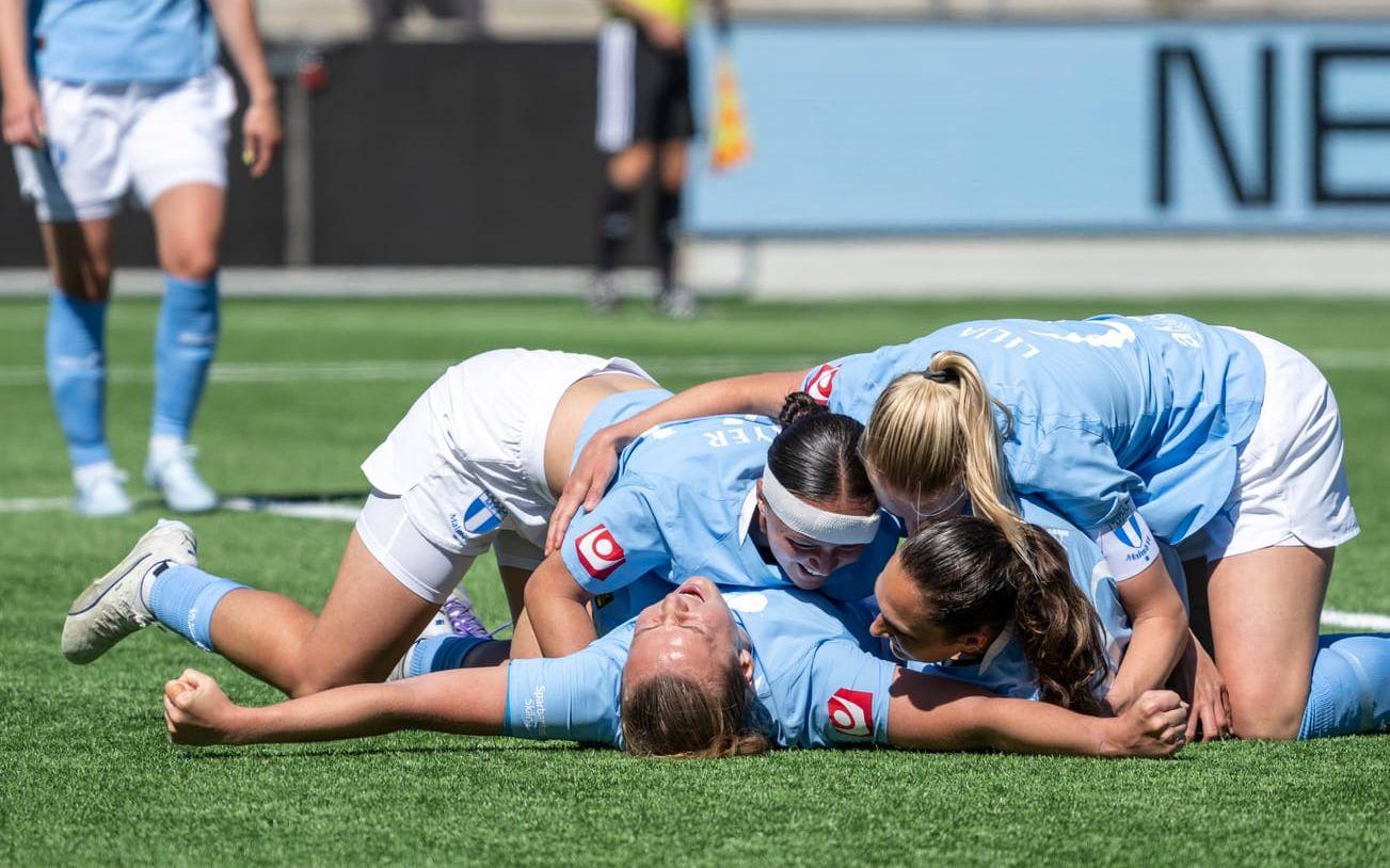 Malmö FF jublar efter segermålet i derbyt mot Rosengård.