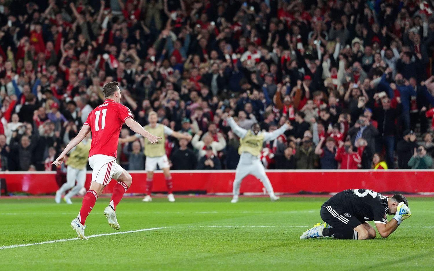 Nottingham Forests Chris Wood firar sitt matchvinnande straffmål i Europa League-matchen mot Aston Villa på City Ground.