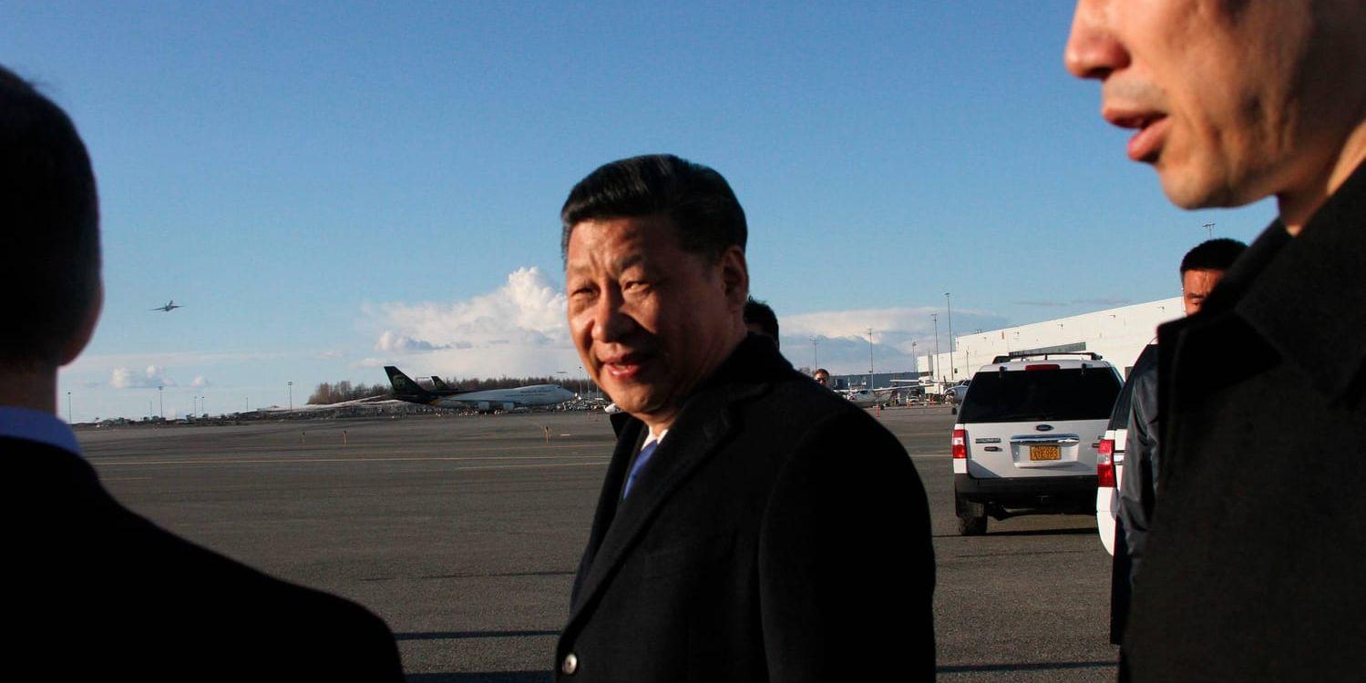 Xi Jinping vid en mellanlandning i Alaska efter att ha träffat Donald Trump i USA tidigare i april. Sedan dess har de båda ledarna diskuterat Korea i telefon flera gånger.
