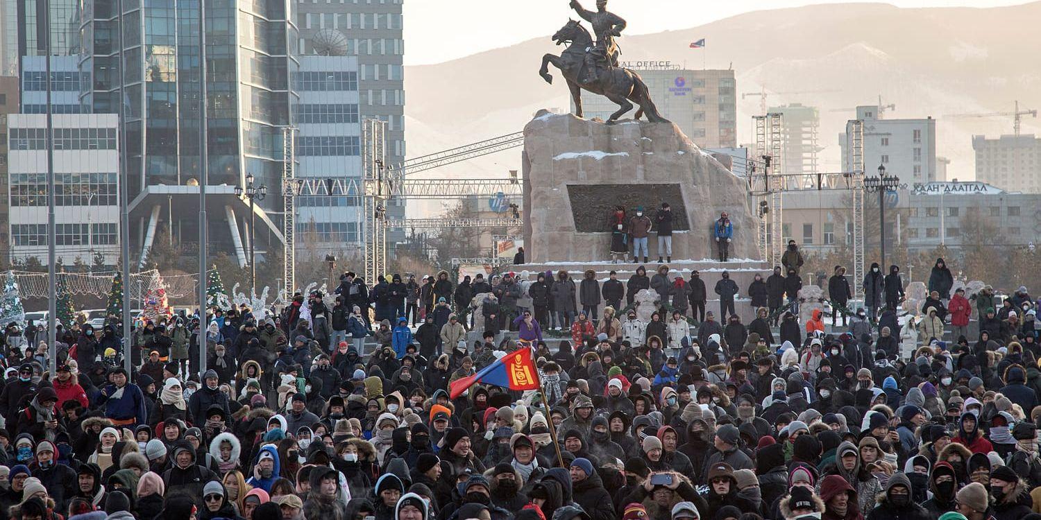 Demonstranter samlade i Mongoliets huvudstad Ulan Bator den 5 december.