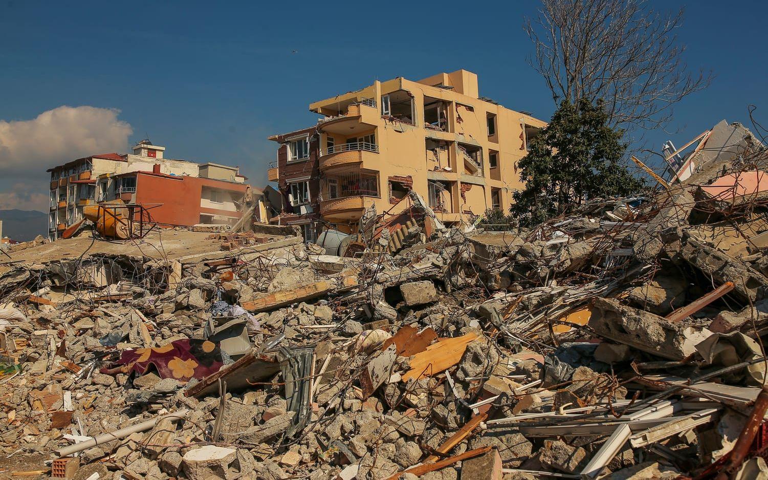 Förstörda hus efter skalvet den 6 februari i Samandag i södra Turkiet.
