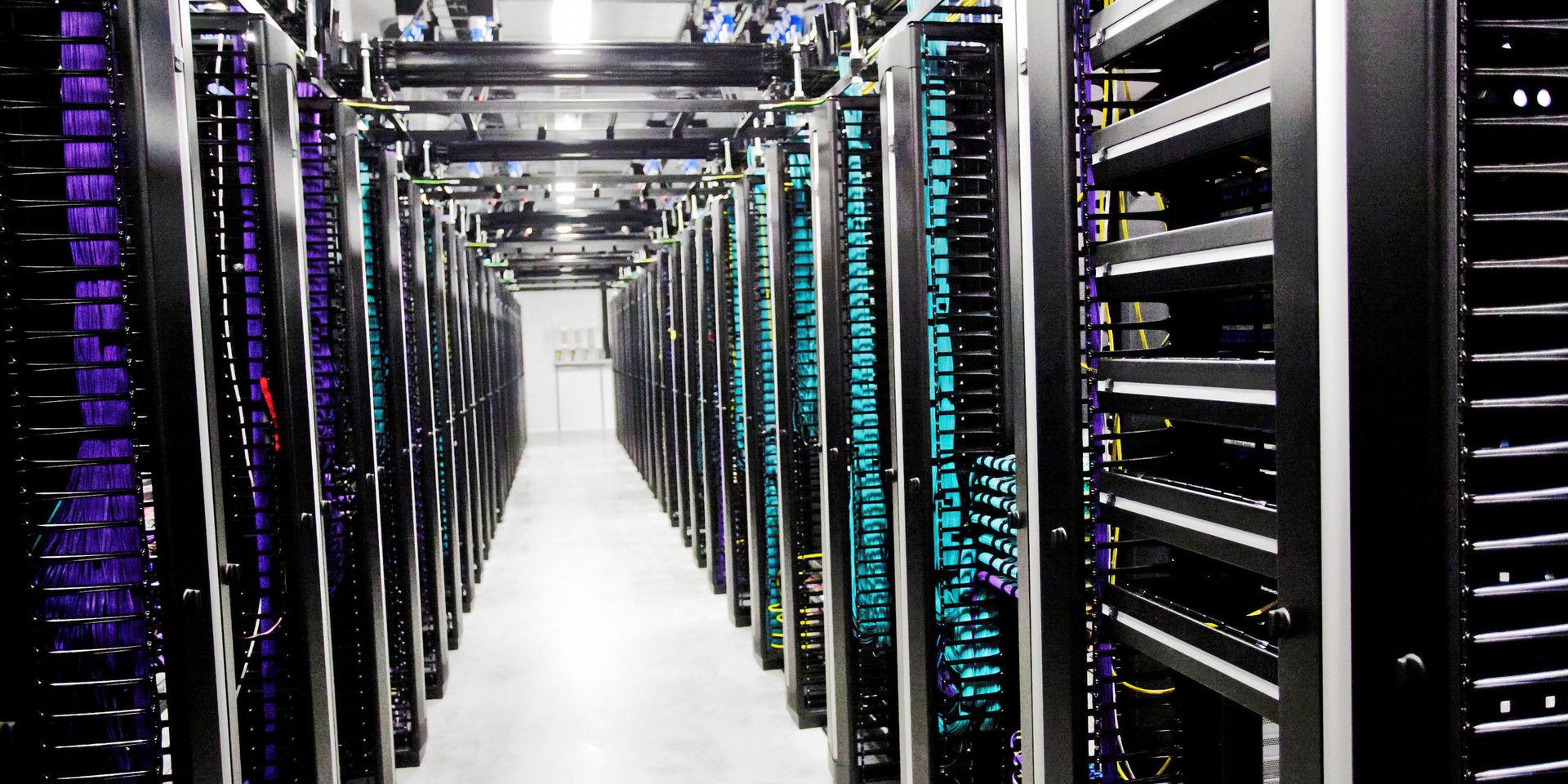Effektkrävande. Stora datacentraler kan konkurrera om elen i Göteborg. Bilden är från Facebooks serverhall i Luleå.