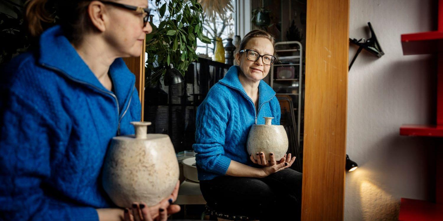 Köp hem en lerklump och prova dig fram, tycker keramikern Sarah Almqvist.