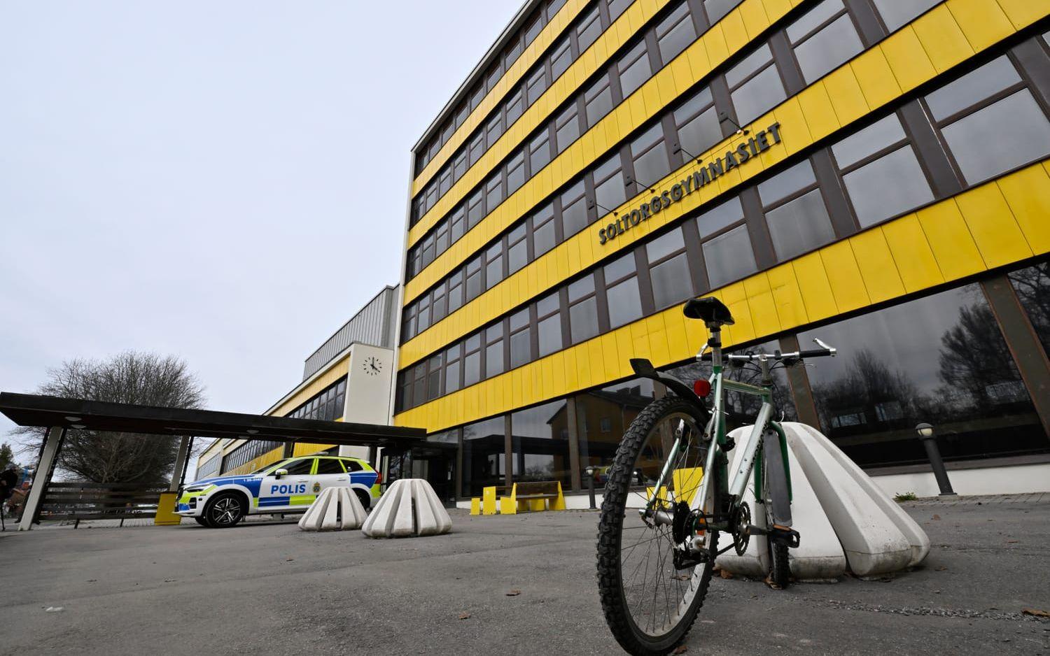 Ett 20-tal skolor i Borlänge hölls stängda under onsdagen efter ett potentiellt hot om våld. 