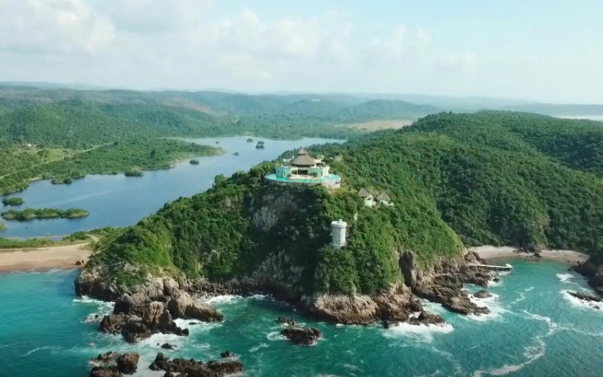 'Paradise Hotel' stoppades efter misstankar om sexuella övergrepp. Pressbild.