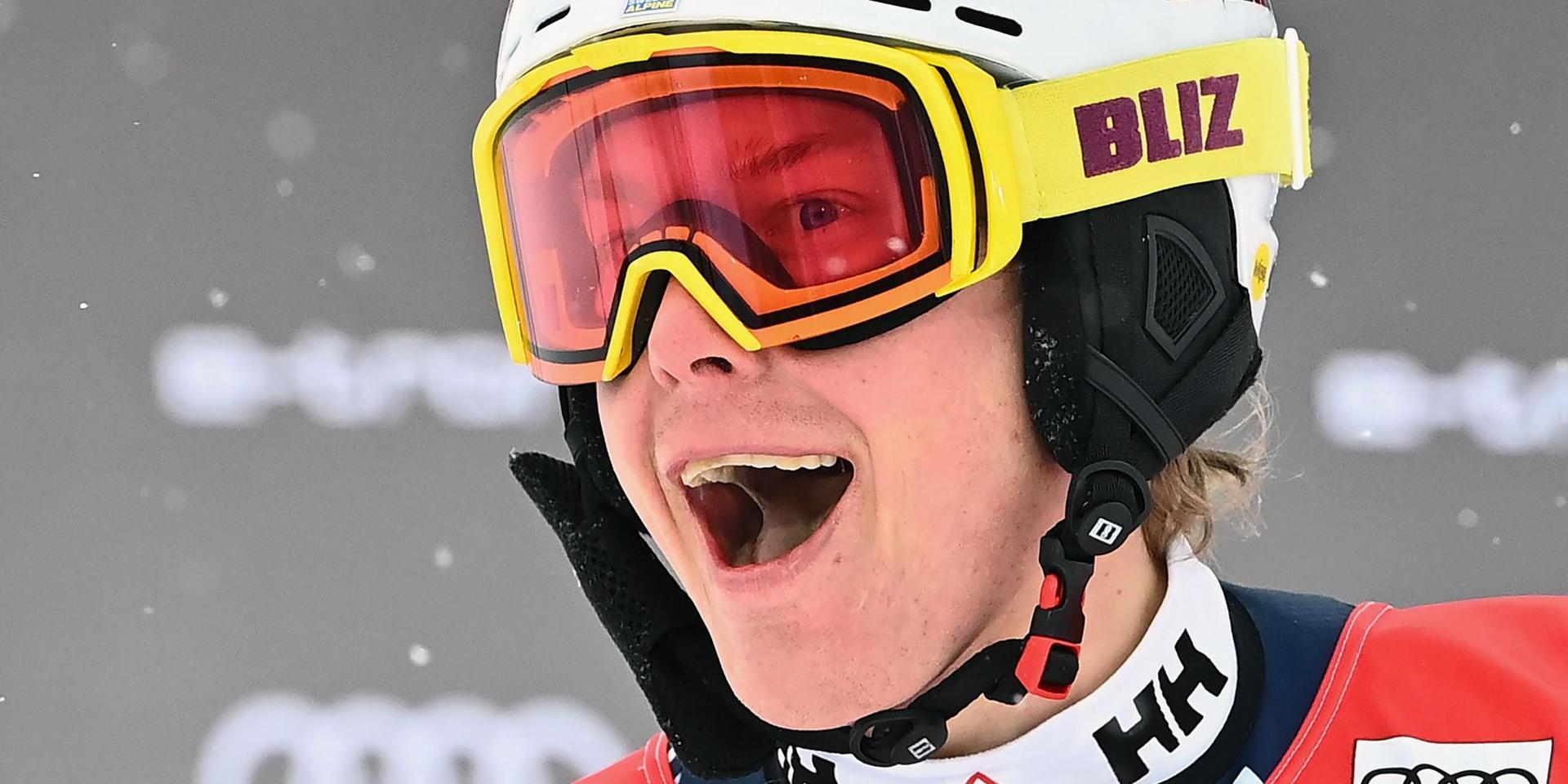 Visst ska han vara glad. Med andra åkets tredje snabbaste tid klättrade Kristoffer Jakobsen till åttonde plats i Flachaus slalom – hans främsta placering i vinter.