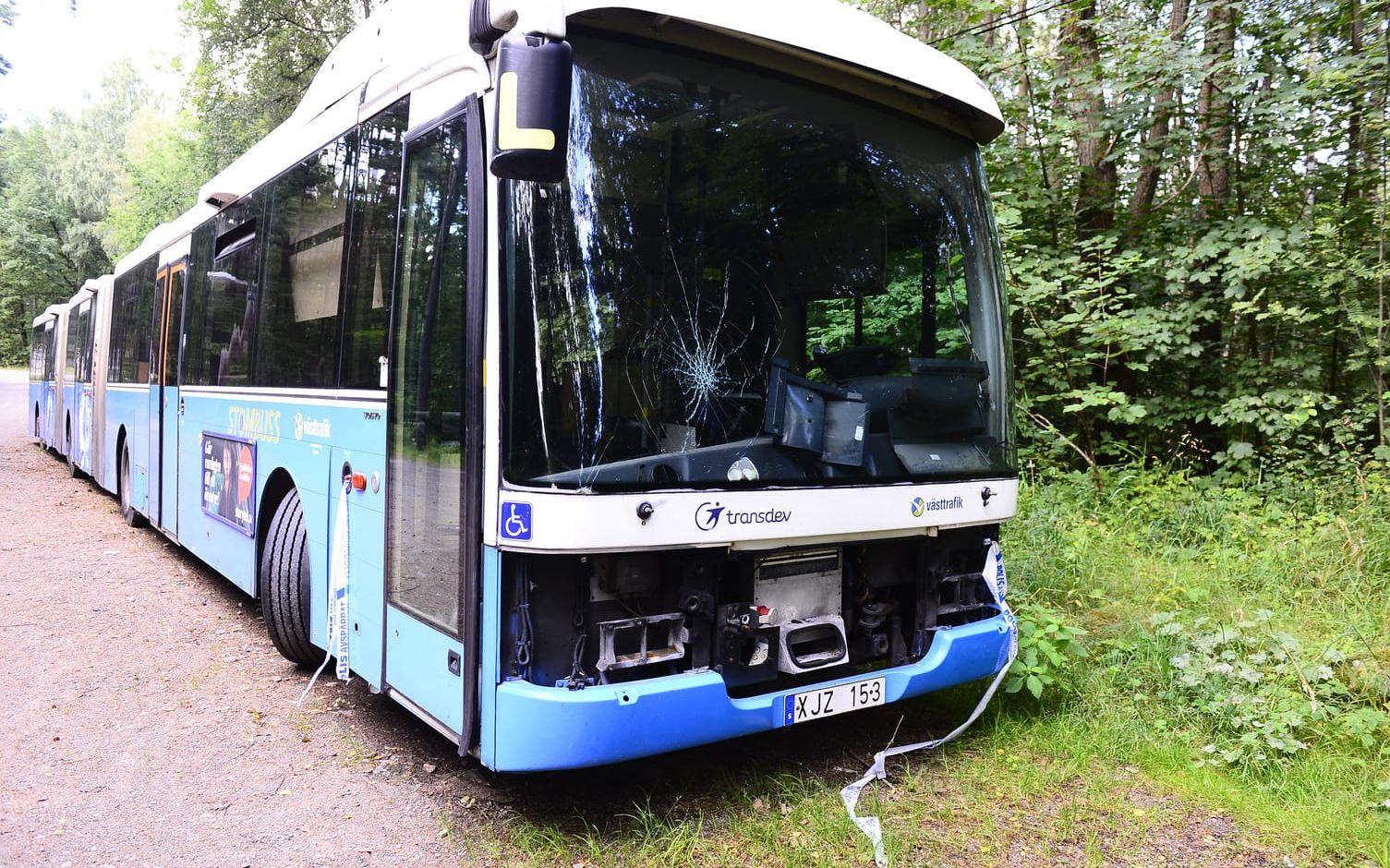 Bussen står i närheten av Delsjön och används av polisen för övning. Bild: Tobias Kjellberg