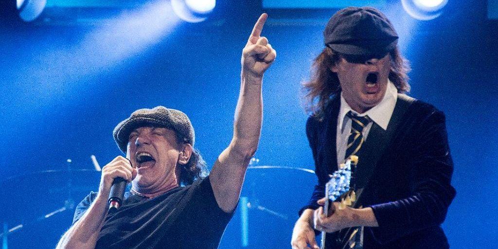 AC/DC:s Brian Johnson och Angus Young rockade Friends Arena på söndagskvällen.