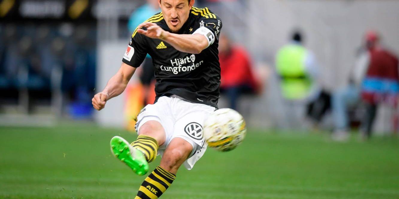 AIK:s Stefan Ishizakis fina frispark seglade rakt upp i krysset och gav AIK segern.