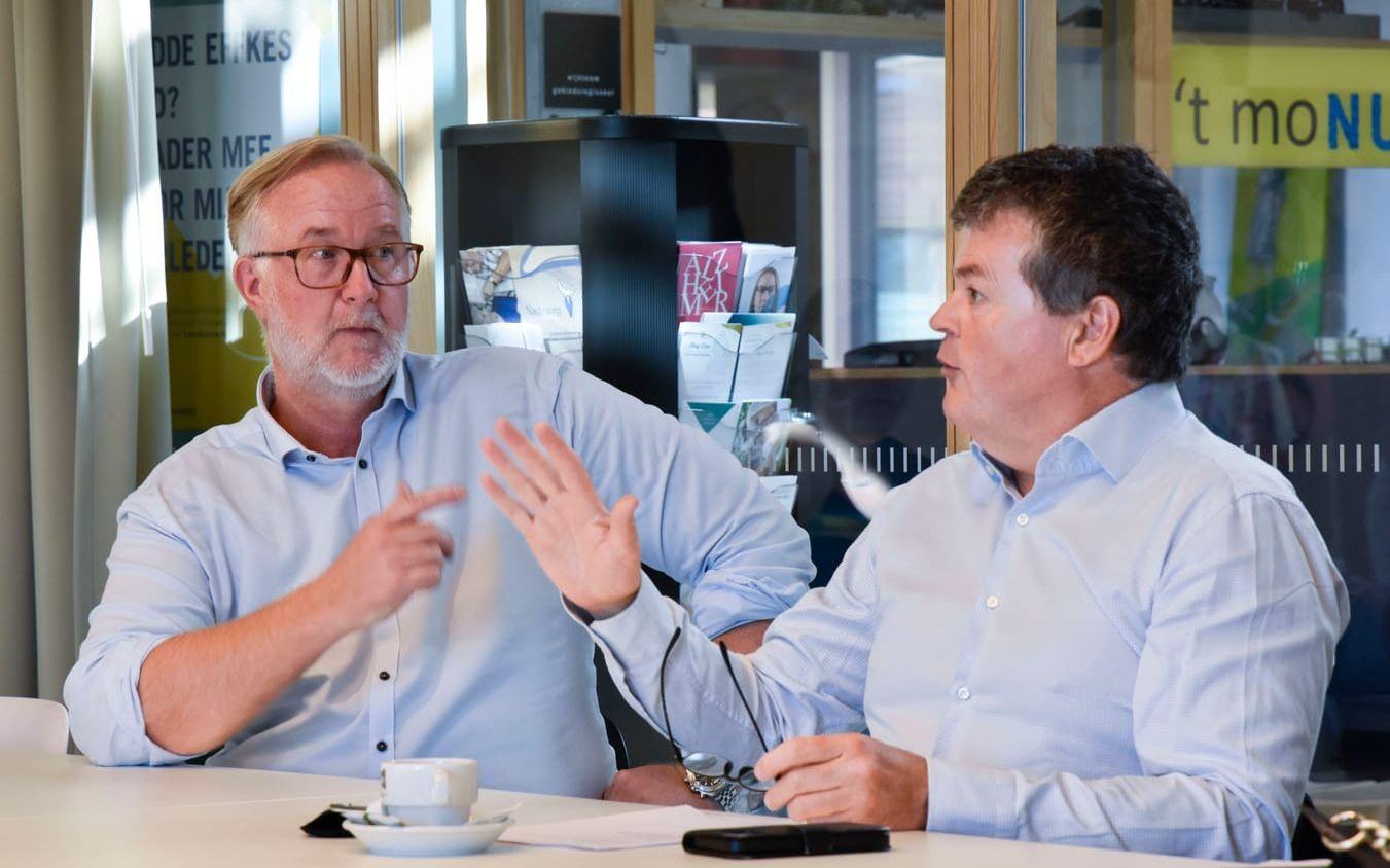 Arbetsmarknads- och integrationsminister Johan Pehrson (till vänster) på besök hos belgiske borgmästaren Bart Somers.