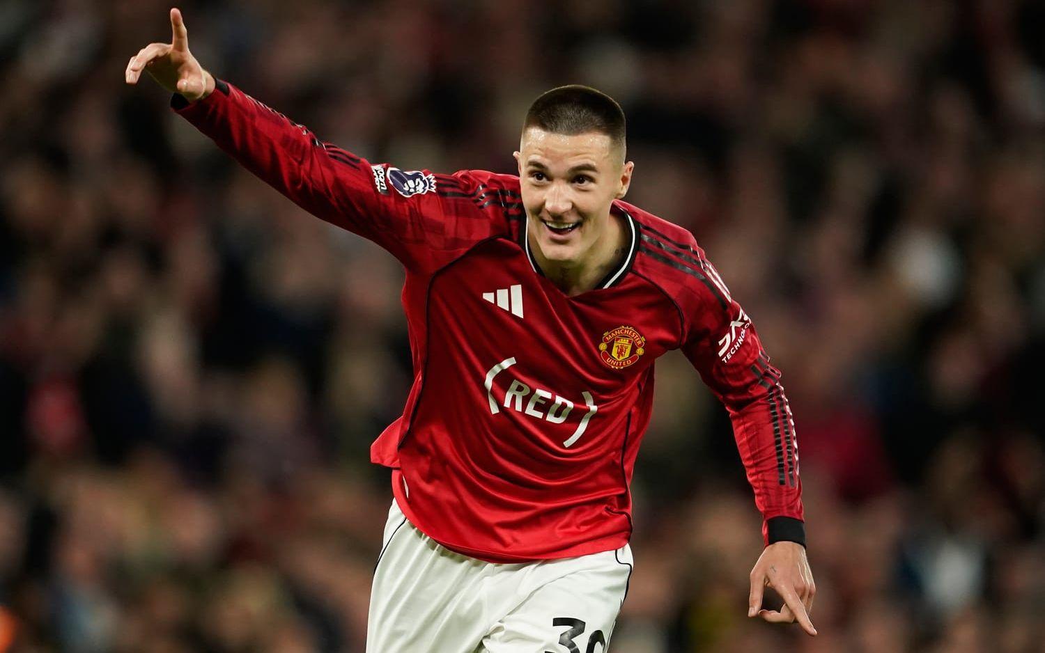 Benjamin Sesko firar 2–0-målet mot Brentford.