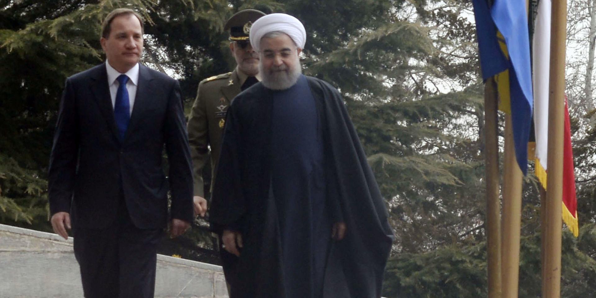 Statsminister Stefan Löfven (S) vid sitt besök i Iran 2017. Han togs emot av president Hassan Rohani vid en välkomstceremoni.