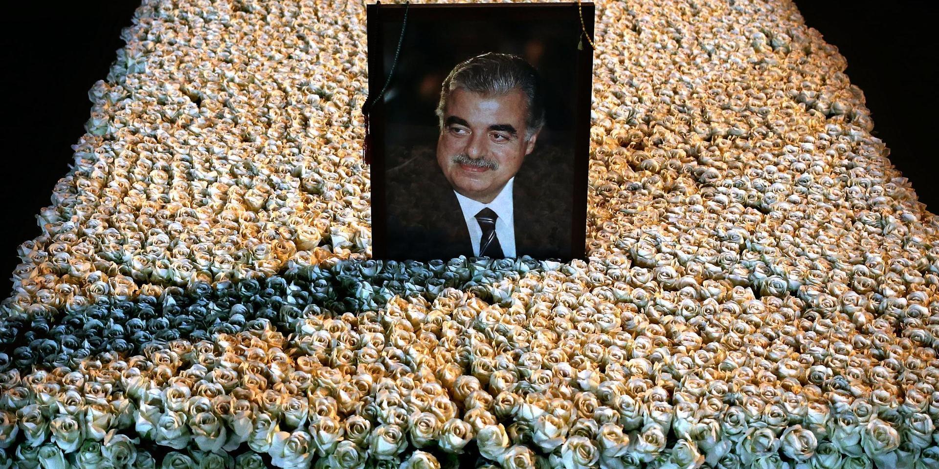 Ett porträtt av den mördade tidigare libanesiske premiärministern Rafiq al-Hariri på hans grav i Beirut. Bilden är från i januari 2014. 