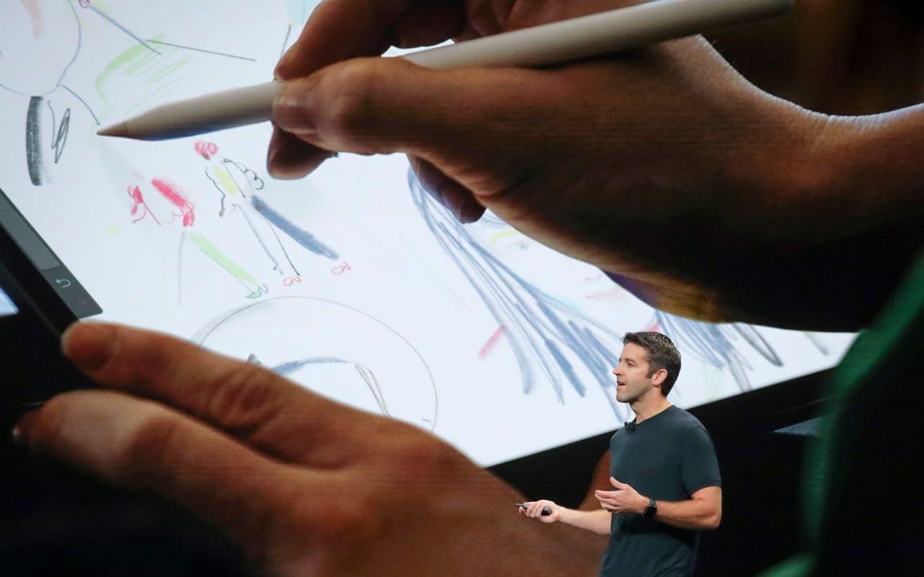 John Ternus i samband med en presentation för Ipad Pro 2018. 