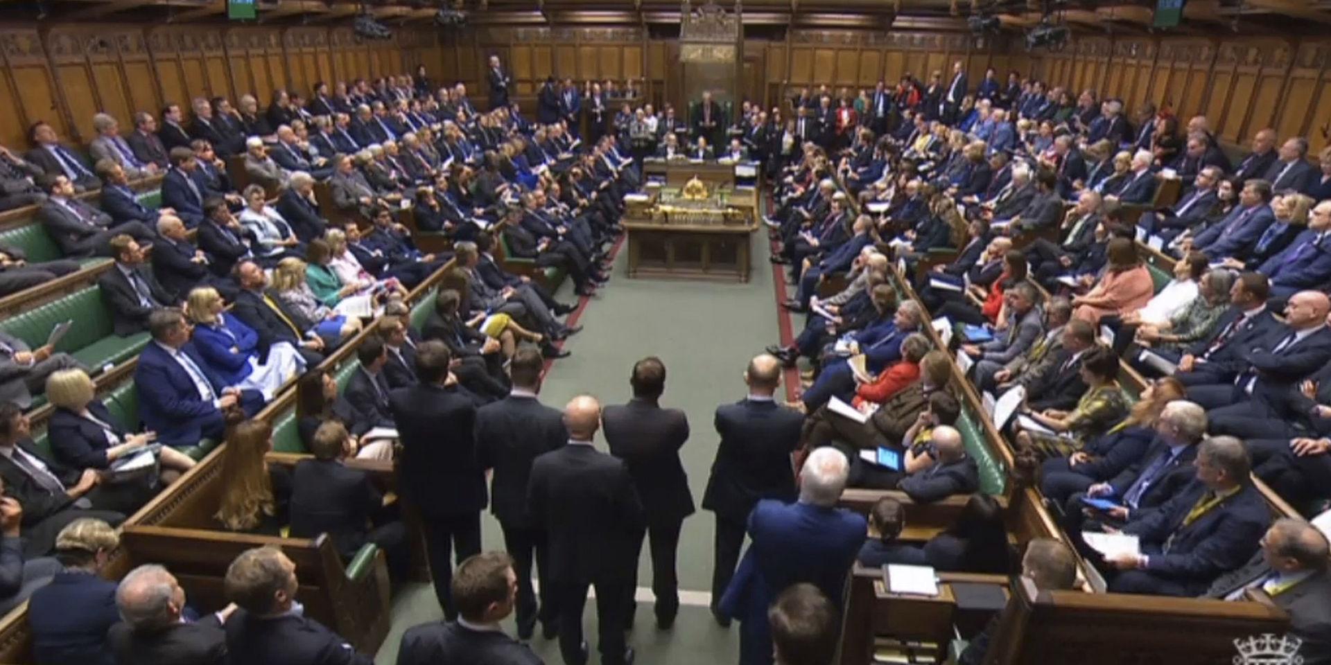 Brittiska underhuset samlas igen sedan hemförlovningen under partiernas höstkonferenser olagligförklarats av Högsta domstolen.
