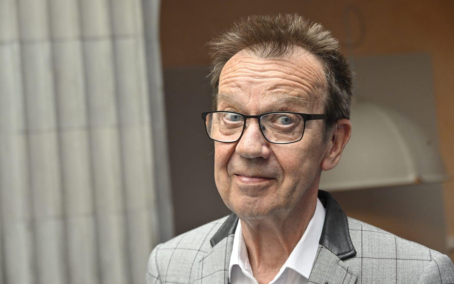 Björn Skifs lägger ned karriären på grund av sin sjukdom. 