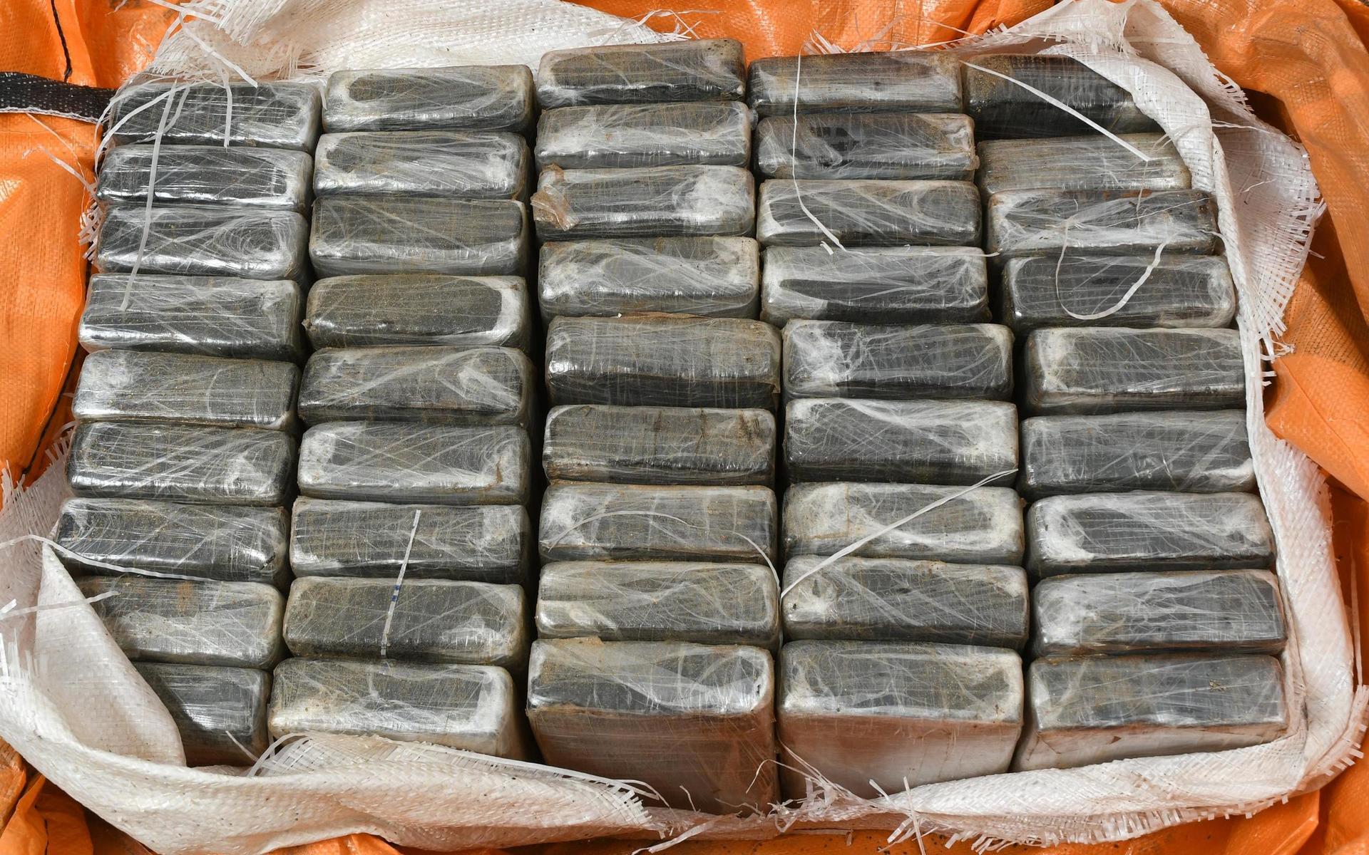 I säckarna hittades totalt 150 kilo kokain – i en av dem fanns det kokain med en renhetsgrad på cirka 91-94 procent.