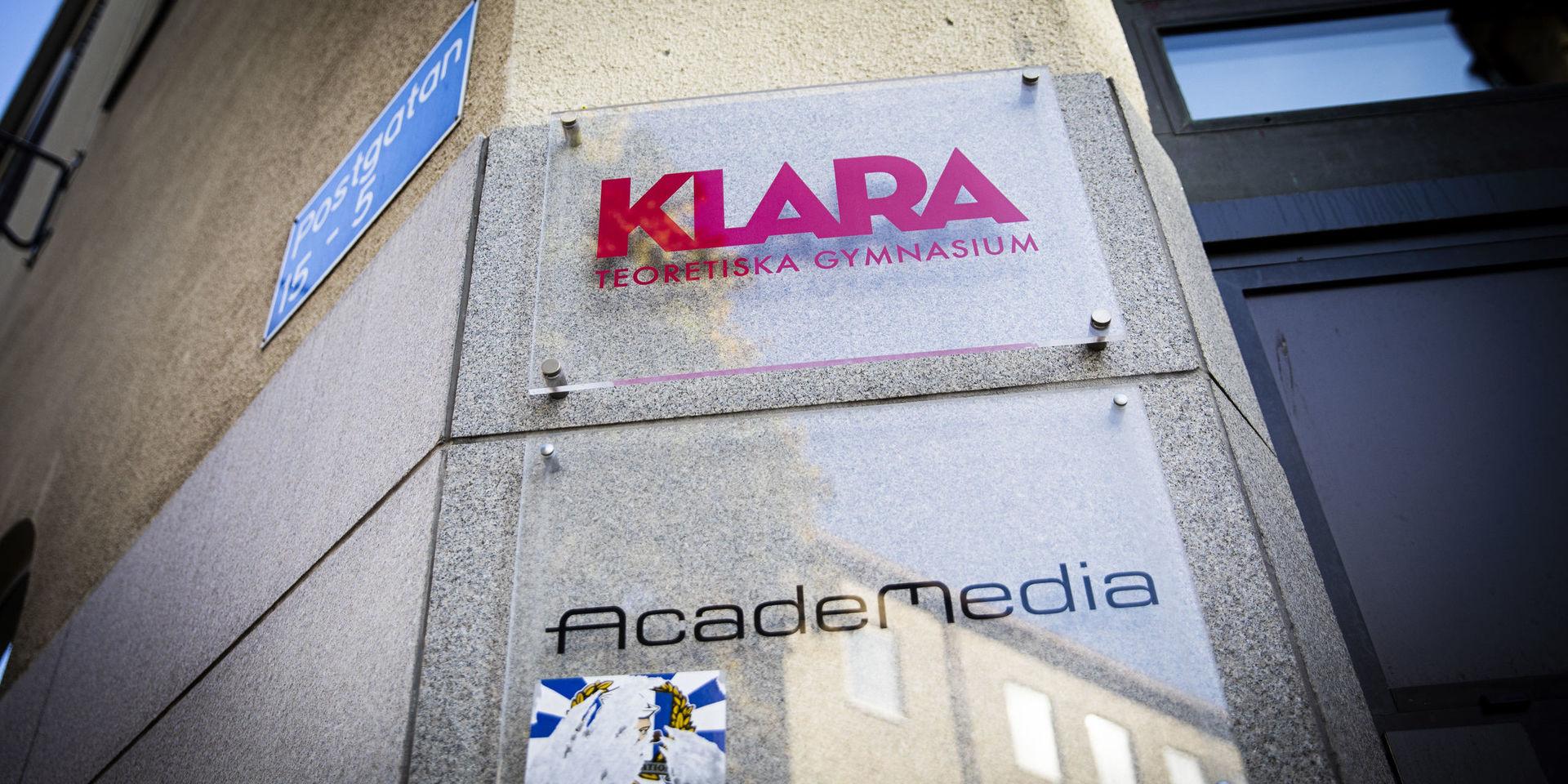 Klara teoretiska gymnasium har elva enheter i Sverige. Det är bara den på Postgatan som har gått över till helvegetarisk kost. 