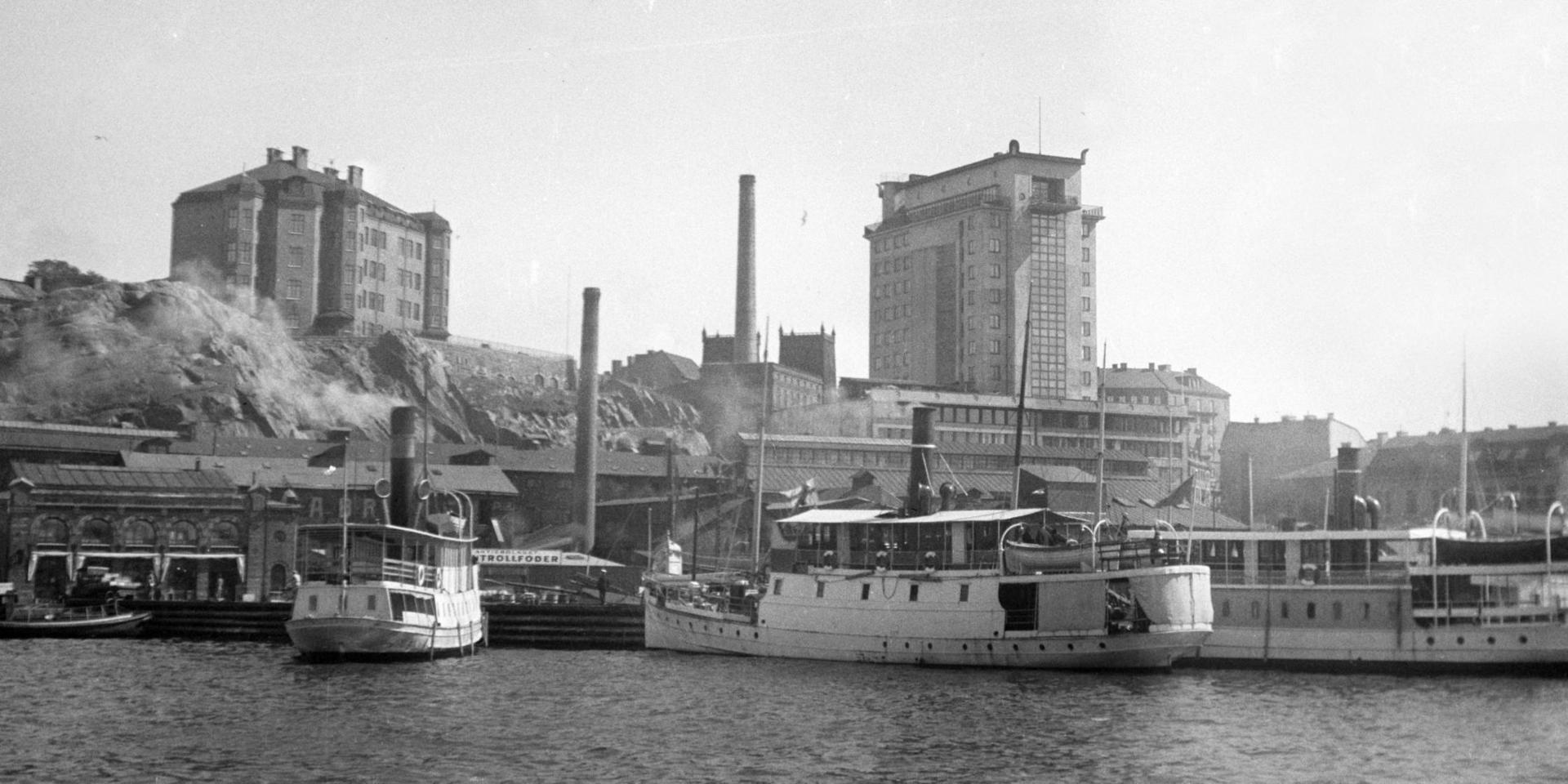 Otterhällan, ”skyskrapan” Otterhall och Skeppsbron cirka 1932. 