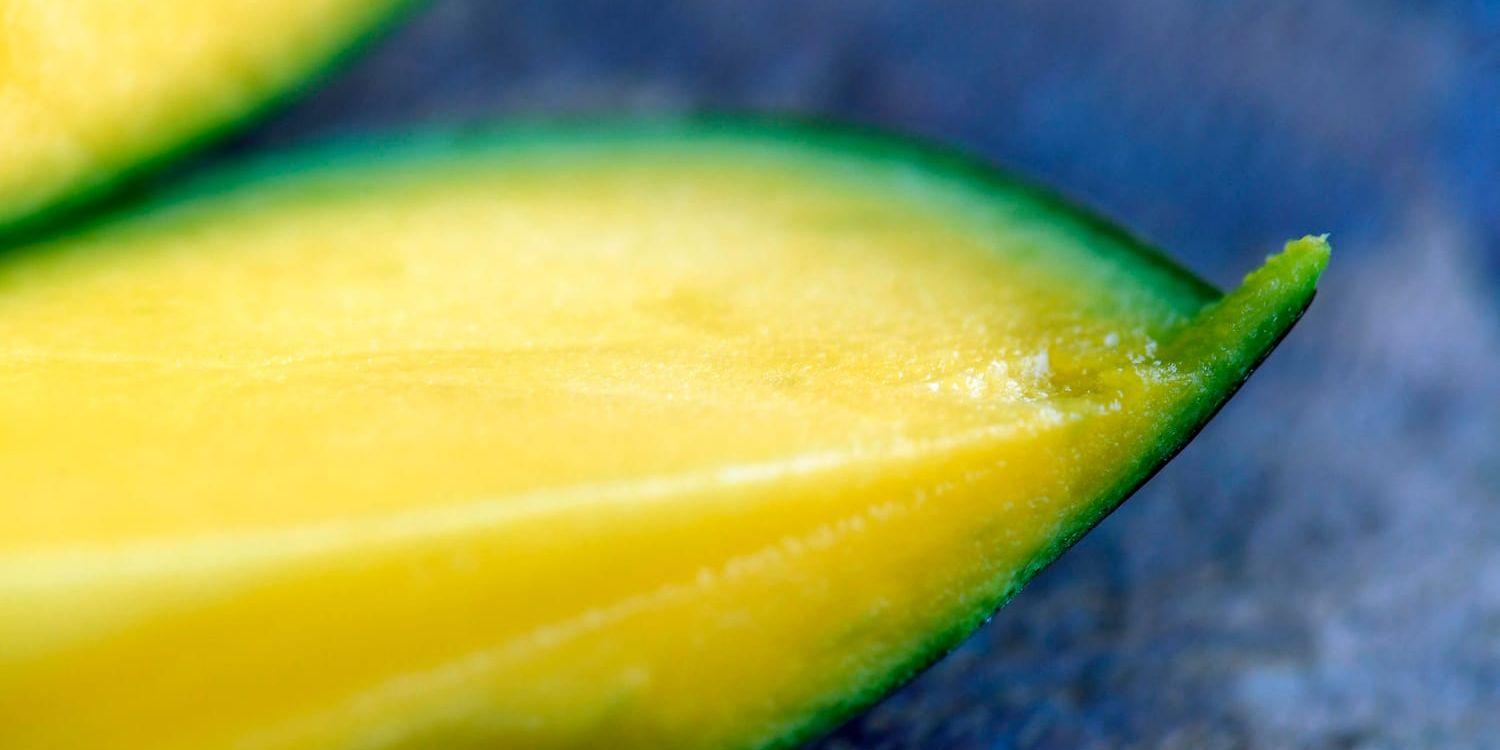 Ett vasst föremål har hittats i en mango som sålts i Australien, efter över 100 rapporter om synålar instuckna i jordgubbar. Arkivbild.
