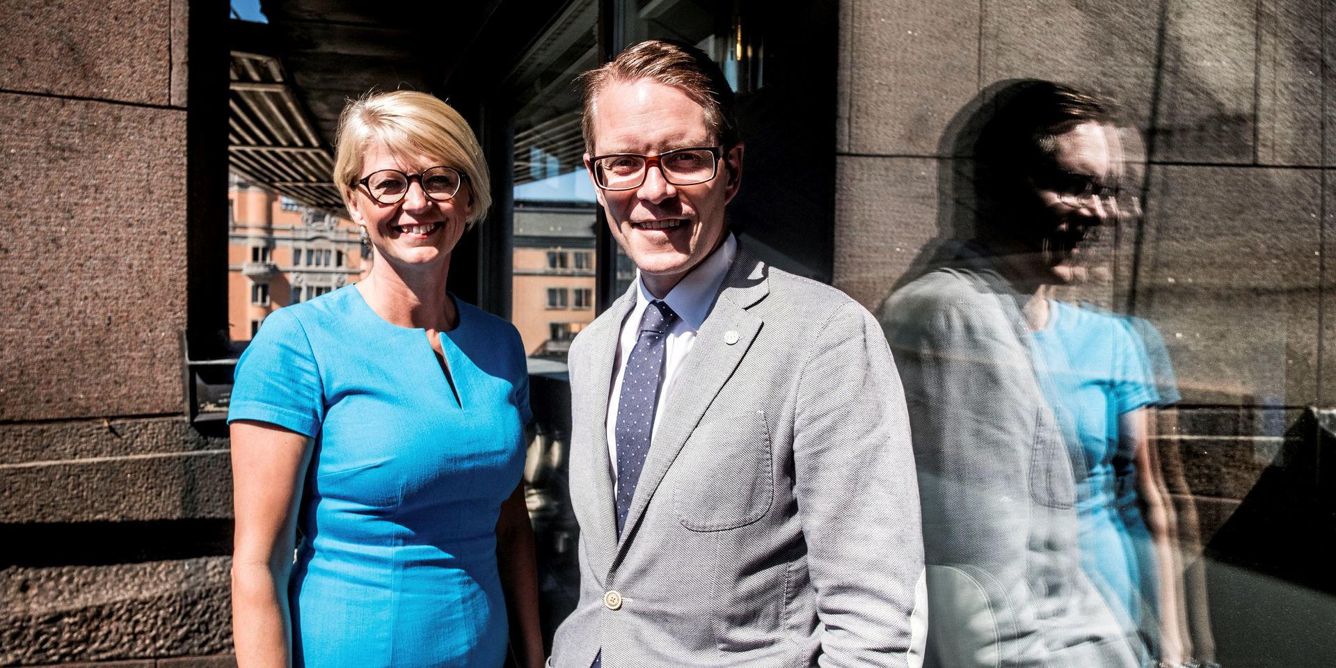 Moderaternas ekonomiskpolitiska talesperson Elisabeth Svantesson och näringspolitiska talesperson Lars Hjälmered.