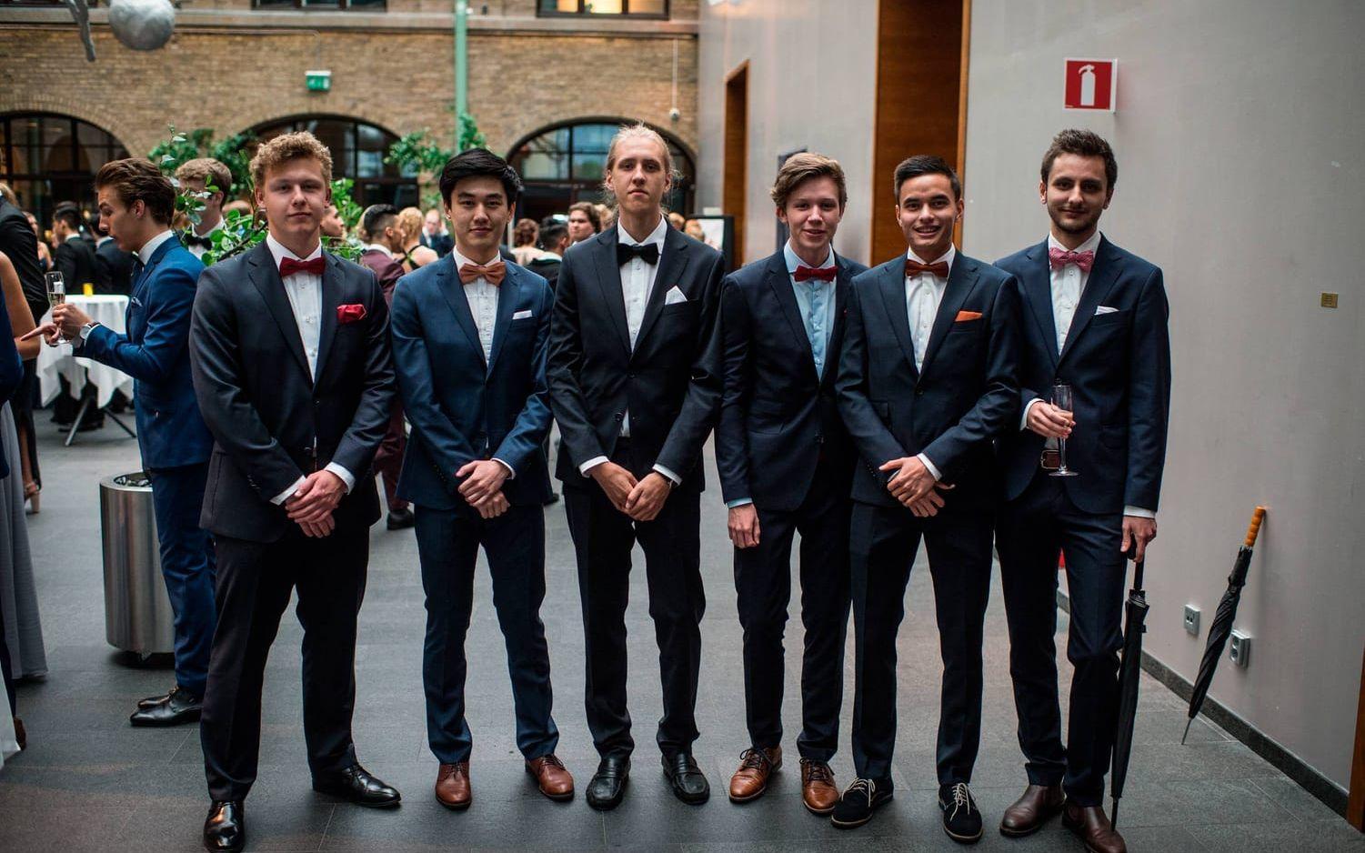 Sex killar som nu avslutar teknikprogrammet på IT Gymnasiet: Gustav Larsson, Sean Yi, Rasmus Andersson, Daniel Berg, Adrian Appelgren och Kristian Spasovski.