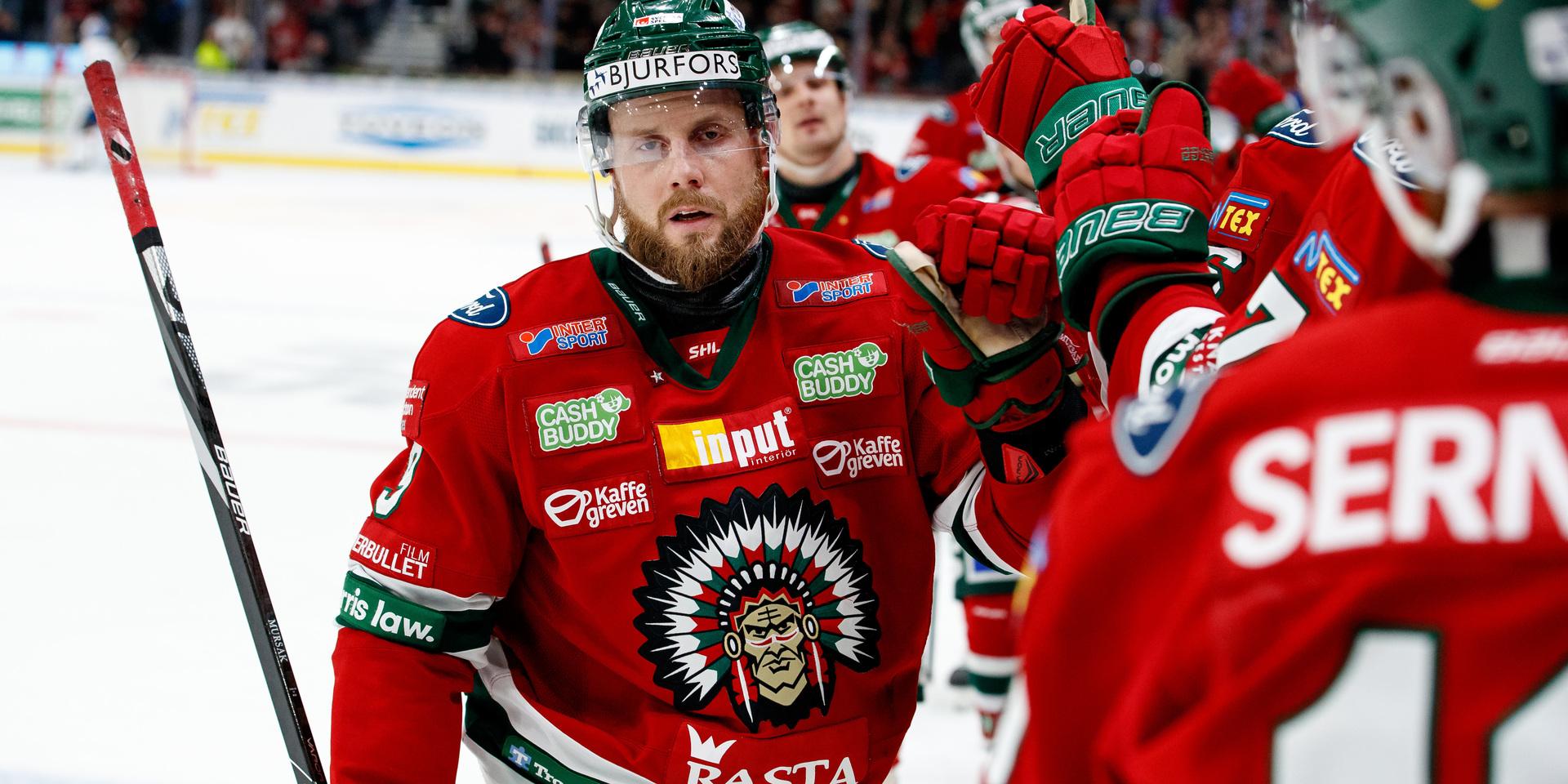 Frölundas Jan Mursak jublar efter 3-0 under ishockeymatchen i SHL mellan Frölunda och Leksand.