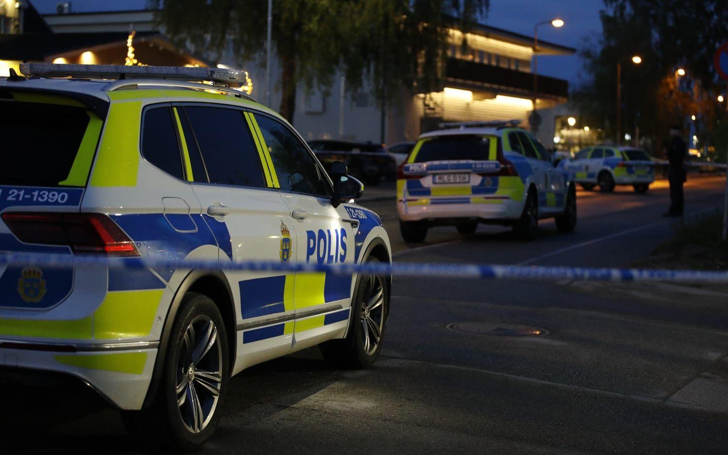 Polisen på plats i Boländerna i centrala Uppsala efter skjutningen i maj 2025.