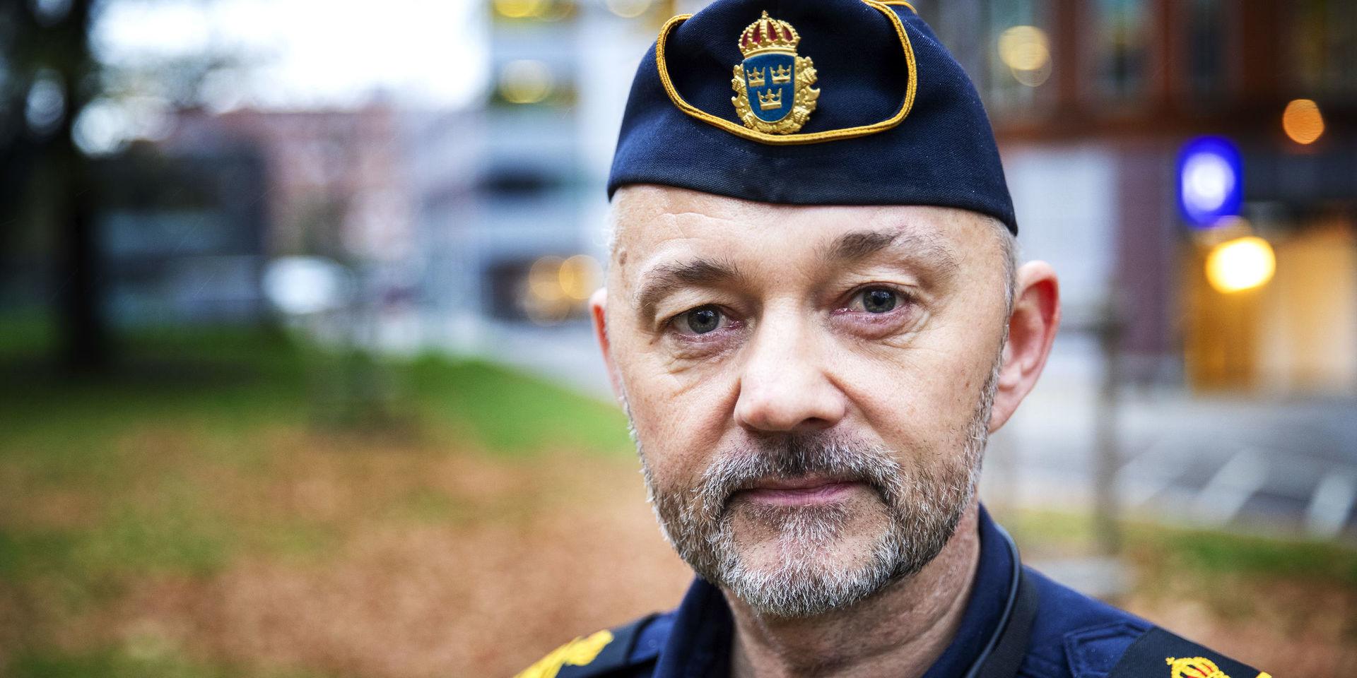 Polisen tvingas sätta in allt större resurser som rör larm om självmordsförsök i Göteborg. &quot;Det här är en akut situation som handlar om att rädda liv. Då sätts stora samhälleliga resurser in&quot;, säger Håkan Lidberg som är chef Regionledningscentralen.