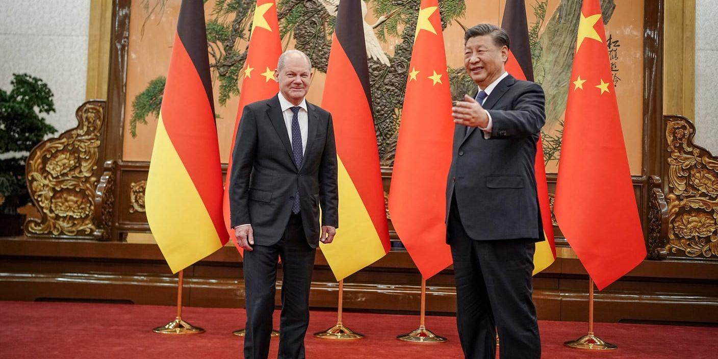 Tysklands förbundskansler Olaf Scholz möter Kinas president Xi Jinping i Folkets stora hall i Peking.