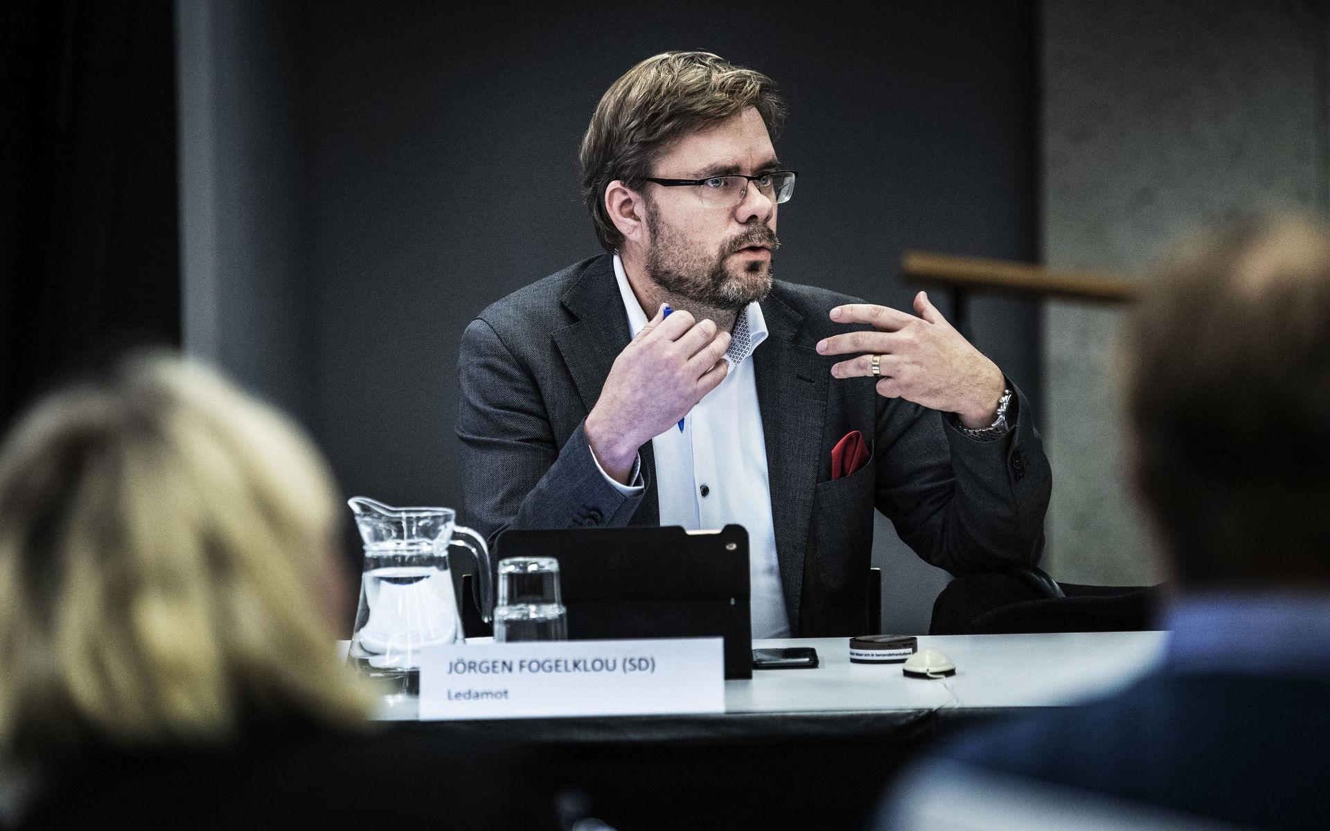 Jörgen Fogelklou (SD) menar att Alliansen plundrar de kommunala bolag på en halv miljard kronor. 