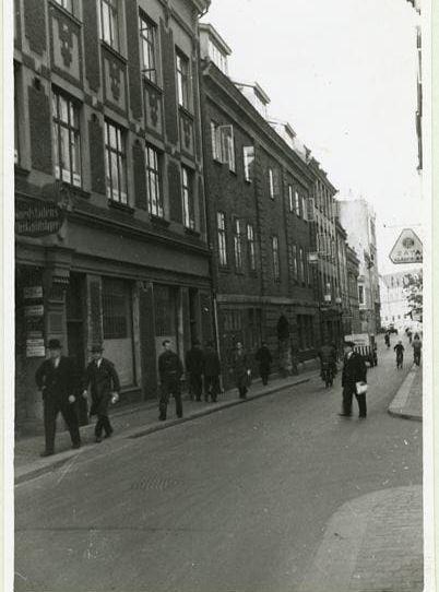 Smedjegatan 1936. Då var det liv och ruschel på gatan. Foto: Göteborgs stadsmuseum