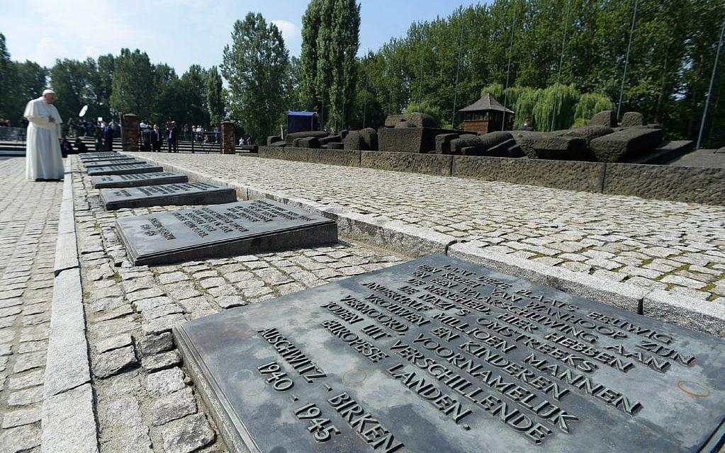 Förra året besöktes Auschwitz av påven Francis som då hedrade och bad för människorna som dödades under Nazitysklands skräckvälde.