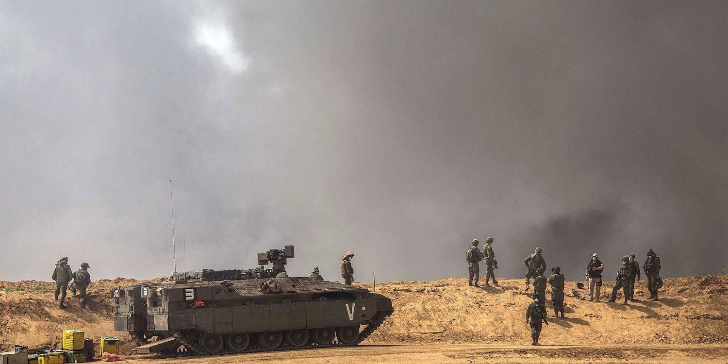 Israeliska soldater vid gränsen mot Gaza. Arkivbild.