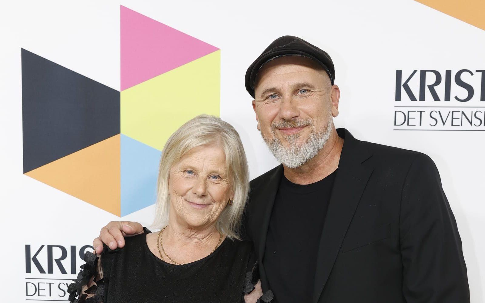 Marko 'Markoolio' Lehtosalos mamma Irma, till vänster, är en av många i Sverige som pratar svenska med finsk accent. Arkivbild.