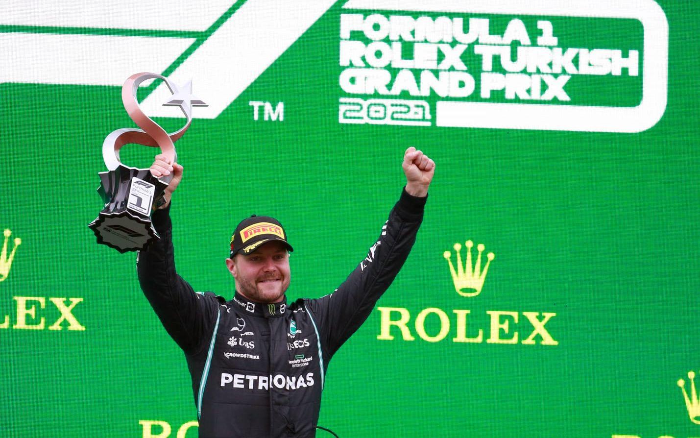 Finländaren Valtteri Bottas firar segern i Istanbul GP 2021, det senaste F1-loppet i Turkiet. 