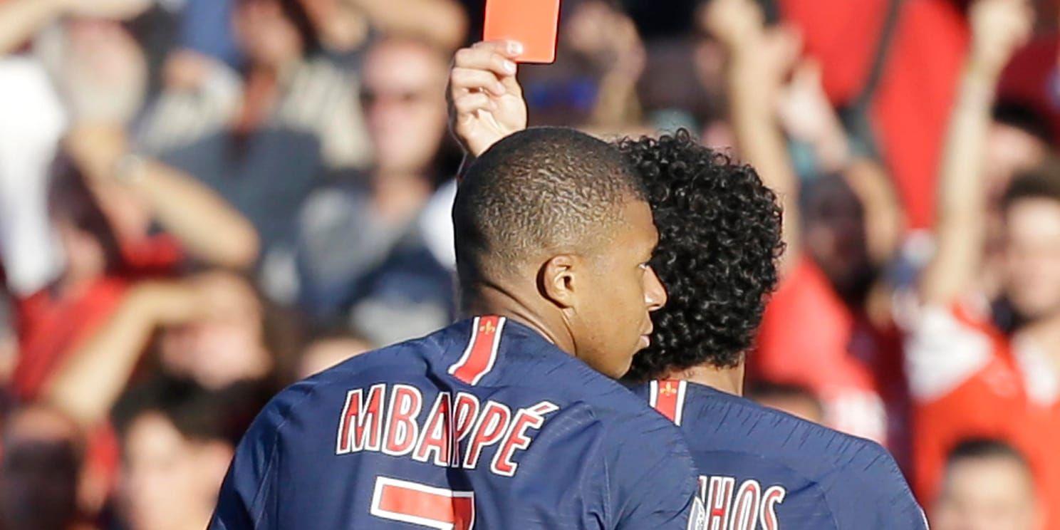 PSG:s Kylian Mbappé fick syna det röda kortet mot Nimes.