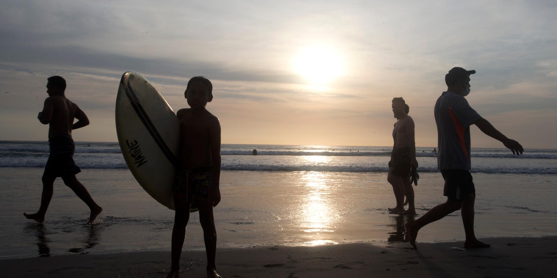 Den populära stranden Kuta beach på Bali kan nu fyllas med turister igen.