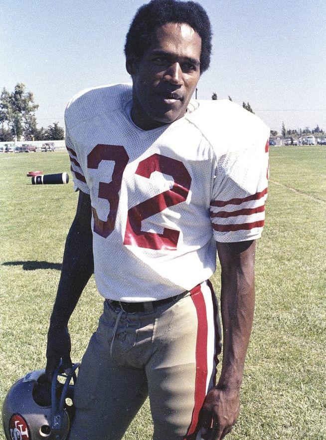 O J Simpson var en av de mest framgångsrika amerikanska fotbollsspelarna någonsin på collegenivå och hade också en framgångsrik karriär i NFL. Bild: AP
