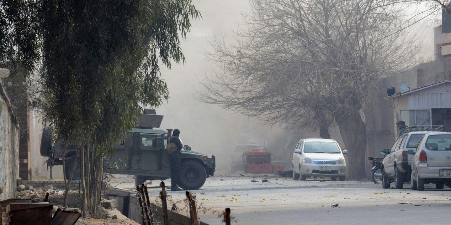 IS säger sig ligga bakom attentatet mot Röda Korset i Jalalabad i östra Afghanistan.