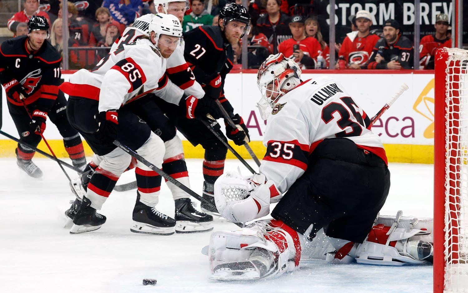 Ottawas Linus Ullmark (35) i målet.