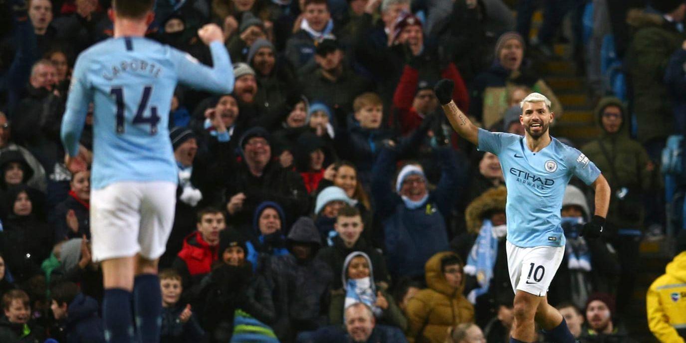 Sergio Agüero firar ett av sina tre mål i Manchester Citys 3–1-seger mot Arsenal.