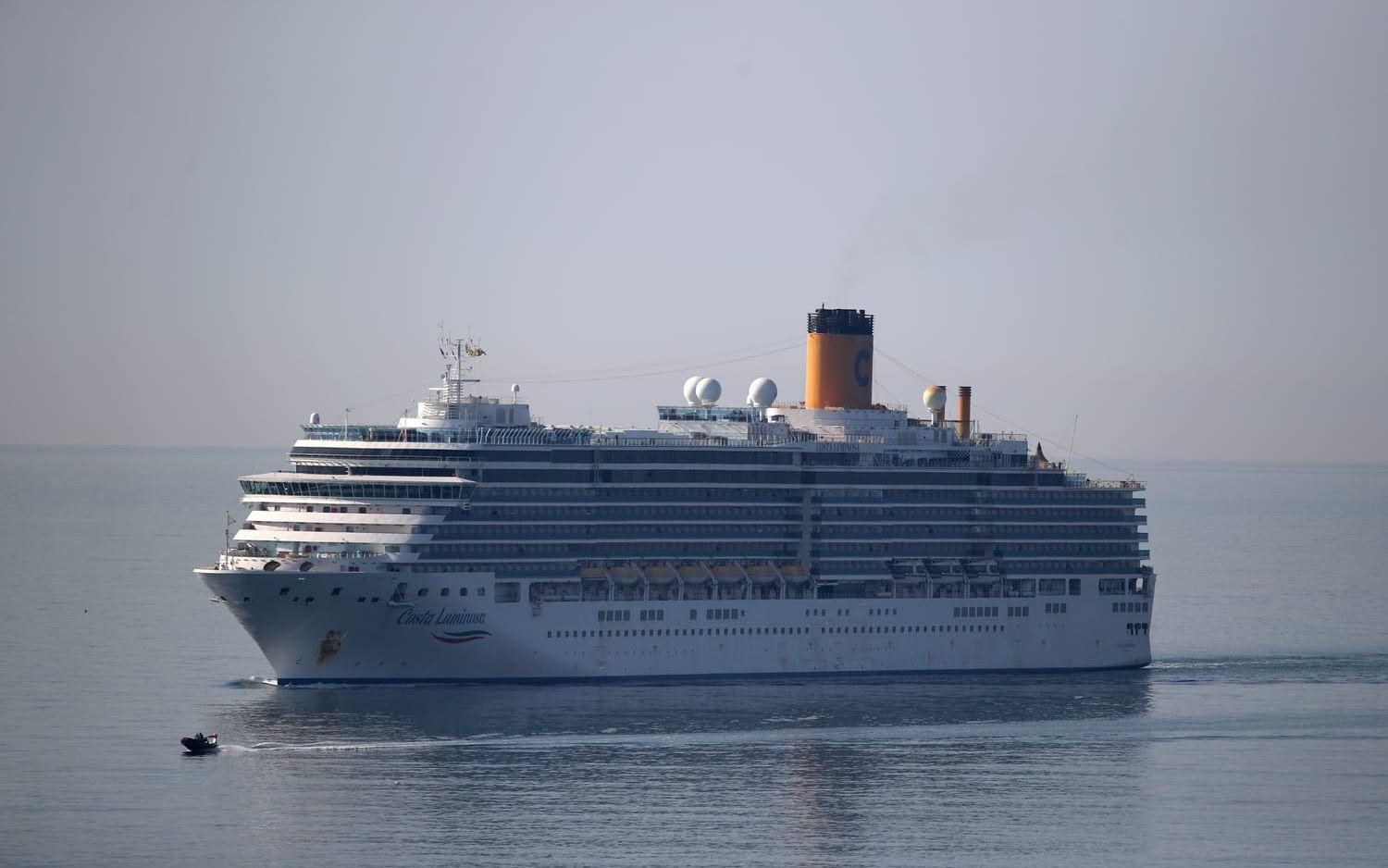 Ett ovanligt virus misstänks ha brutit ut ombord på ett kryssningsfartyg i Atlanten. Arkivbild på ett transatlantiskt kryssningsfartyg.