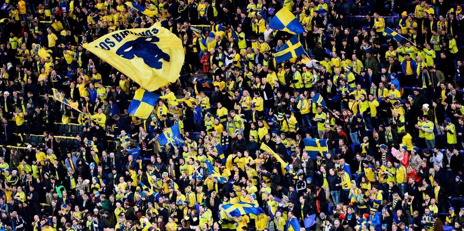 Så mycket publik som det är möjligt på Friends Arena. Om svenska fotbollslandslaget får välja. Arkivbild.