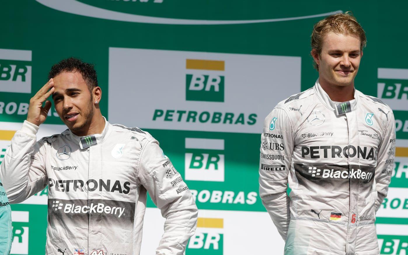 13. Lewis Hamilton och Nico Rosberg. Konflikten mellan Mercedesförarnas var som värst under 2014-säsongen, och deras relation var ett ständigt huvudbry för teamchefen Toto Wolff. Till slut tvingades han hota med att sparka någon av dem, om de inte kunde hitta ett sätt att hålla tyst och fokusera på det sportsliga. Foto: TT