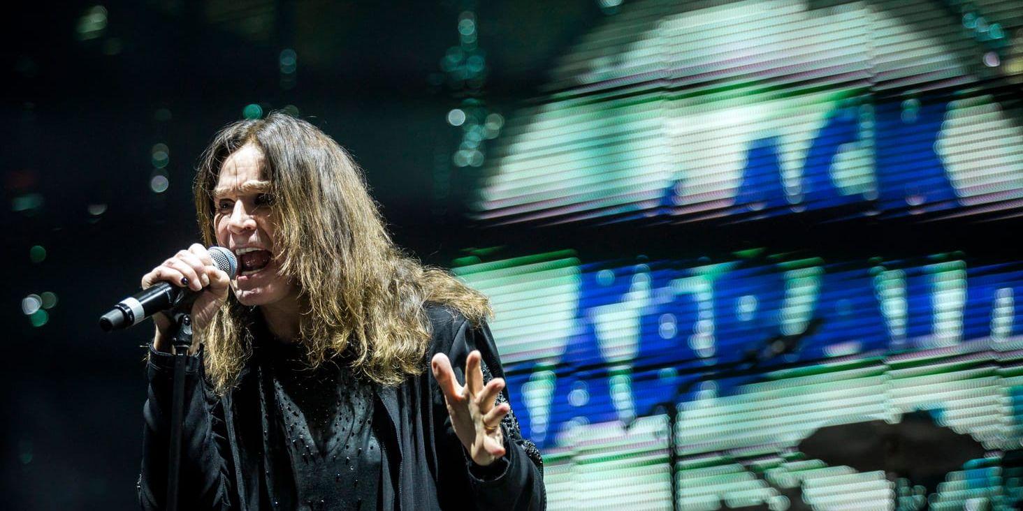 Ozzy Osbourne och Black Sabbath kommer till Sverige som en del av sin avskedsturné. På bilden uppträder bandet i Budapest. Arkivbild.