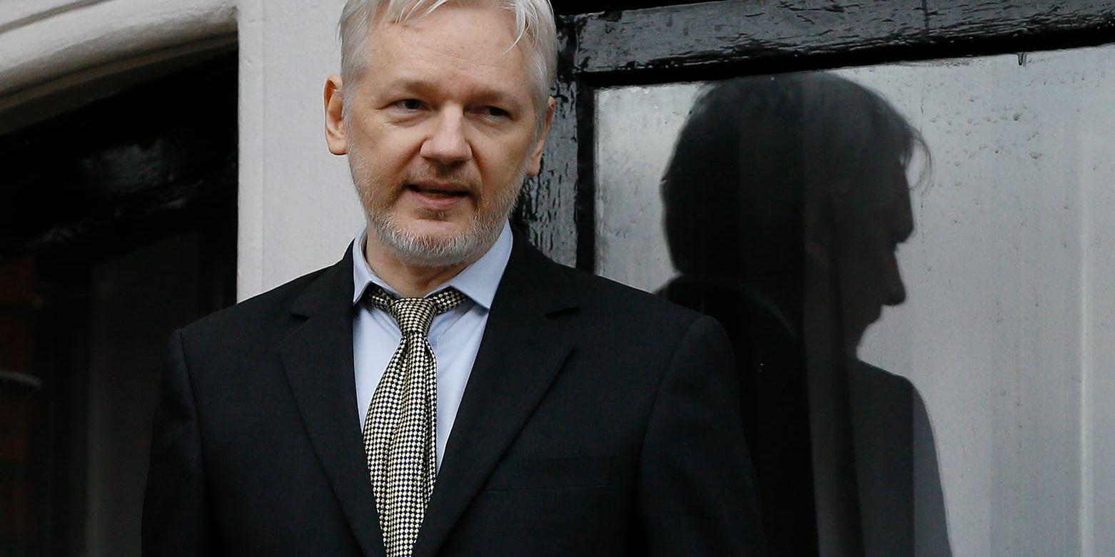 Sedan i juni 2012 befinner sig Julian Assange på Ecuadors ambassad i London. Arkivbild.